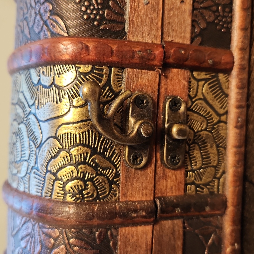 Vintage Style Set Of Decorative Storage Container Chests - Picture 6 of 15